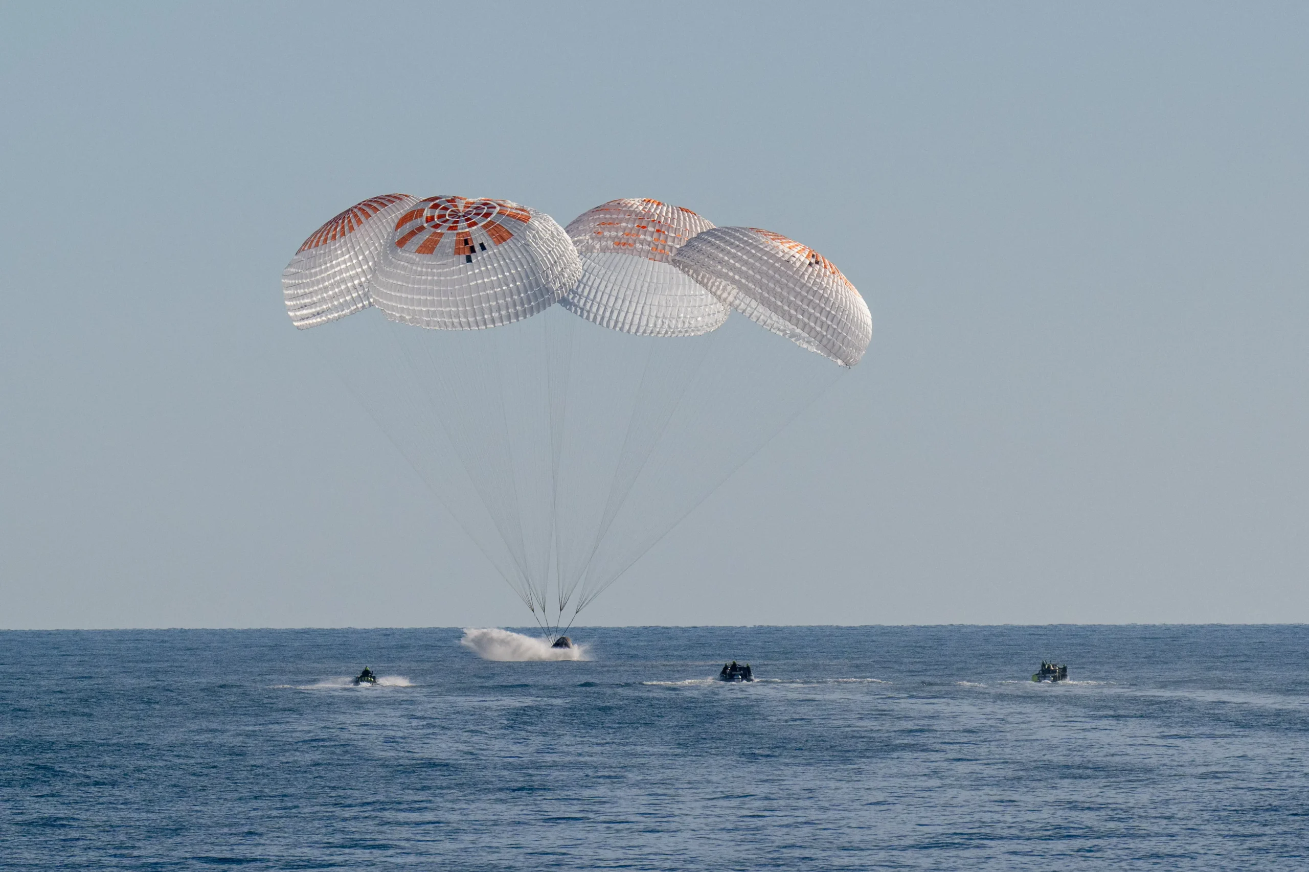 astronauts return to earth